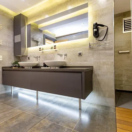 Utopia - 4 Bedroom * Bornova