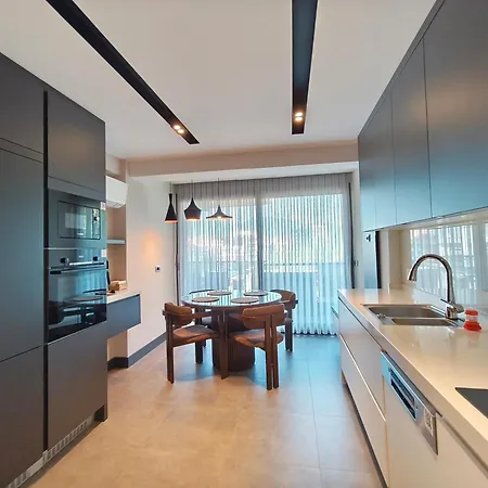 Apartment Utopia - 4 Bedroom *