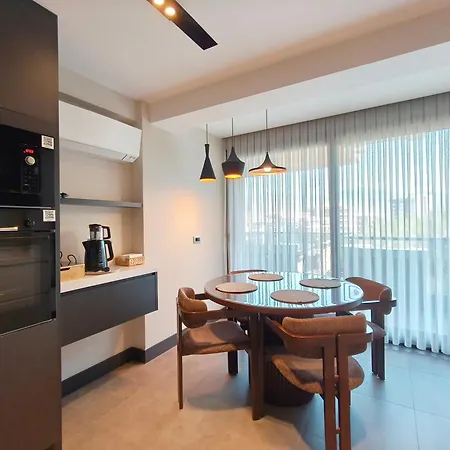 Utopia - 4 Bedroom * Bornova