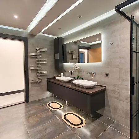 Utopia - 4 Bedroom Apartment *